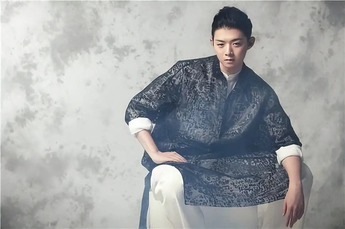 霍尊感情丑闻影响_霍尊复出近况_年底黑料明星扎堆复出,